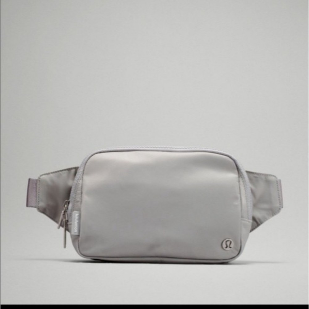 NWT Lululemon Everywhere belt bag LARGE 2L in silver gray